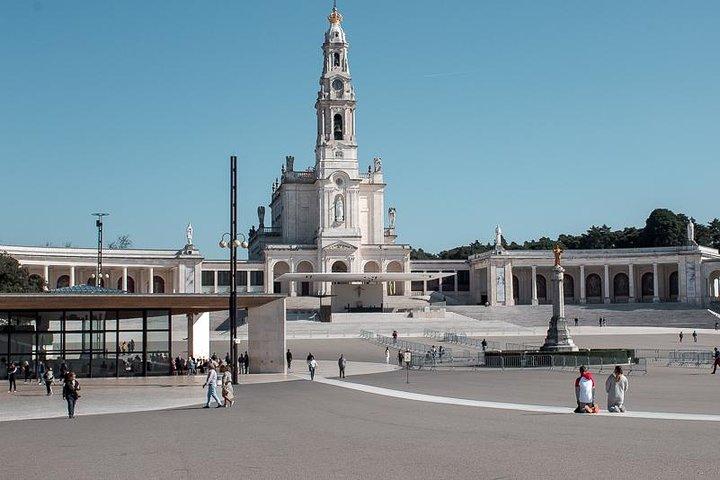 信仰と遺産：ファチマバタルハナザレとÓbidosリスボンからのプライベートツアー