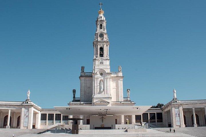 信仰と遺産：ファチマバタルハナザレとÓbidosリスボンからのプライベートツアー