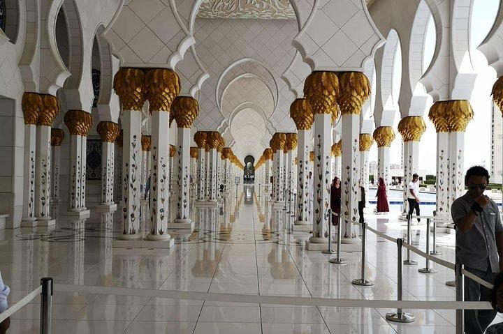 Visite de la ville d'Abu Dhabi (Grande Mosquée et Qasr Al Watan)