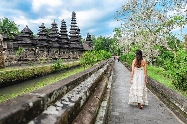 Visite privée: Tanah Lot et les temples d'Uluwatu à la journée avec Kecak Fire Dance Show