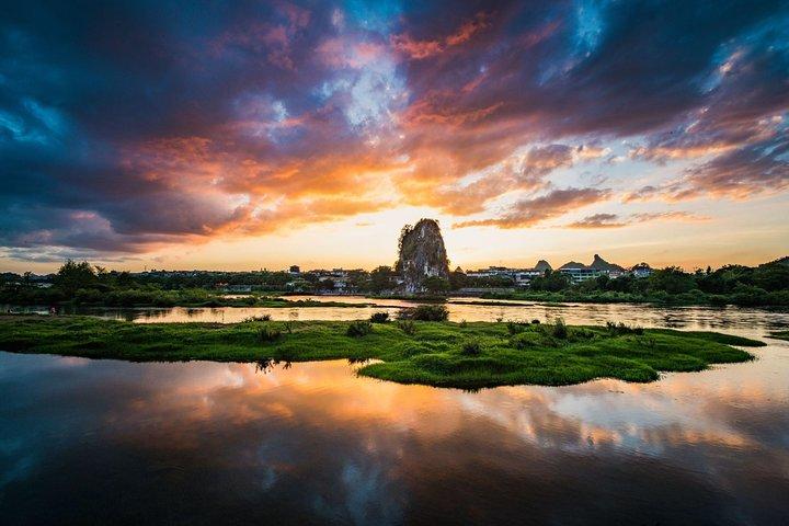 Guilin City Essence Day Tour: Reed Flute Cave, Elephant Trunk Hill och Fubo Hill