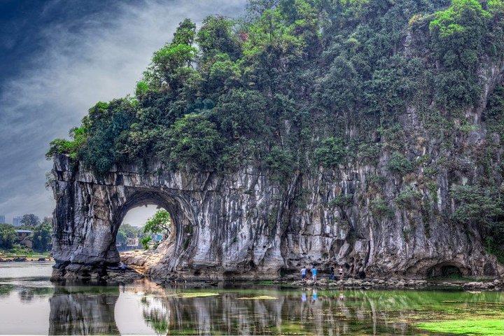 Guilin City Essence Day Tour: Reed Flute Cave, Elephant Trunk Hill och Fubo Hill