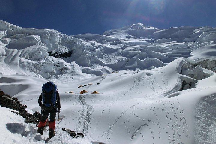 Mera Peak Climbing 6476 meters for 20 Days