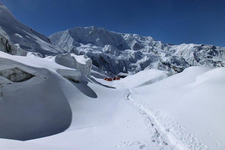 Mera Peak Climbing 6476 meters for 20 Days