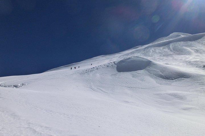 Mera Peak Climbing 6476 meters for 20 Days