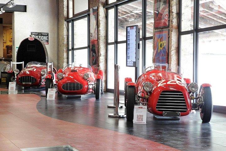レーシングカー博物館 ミッレ・ミリア、ミラノからのプライベートガイドツアー。