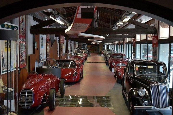 レーシングカー博物館 ミッレ・ミリア、ミラノからのプライベートガイドツアー。