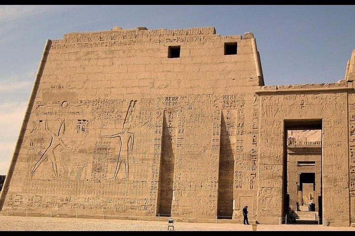 Private Luxor-Ausflüge Besuchen Sie den Habu-Tempel Valley Of Workers & Queens