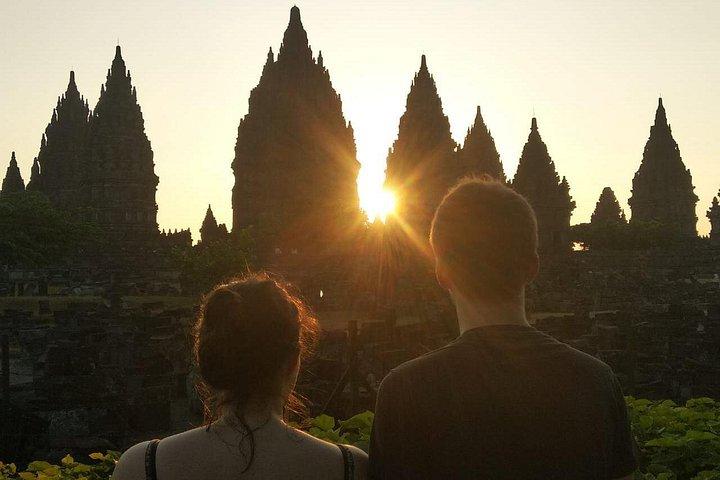WONDERFULL JOGJA01 (ボロブドゥール+プランバナン+市内ツアー+ランチ10時間)