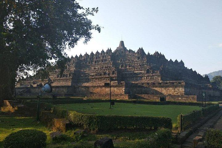 WONDERFULL JOGJA01 (ボロブドゥール+プランバナン+市内ツアー+ランチ10時間)