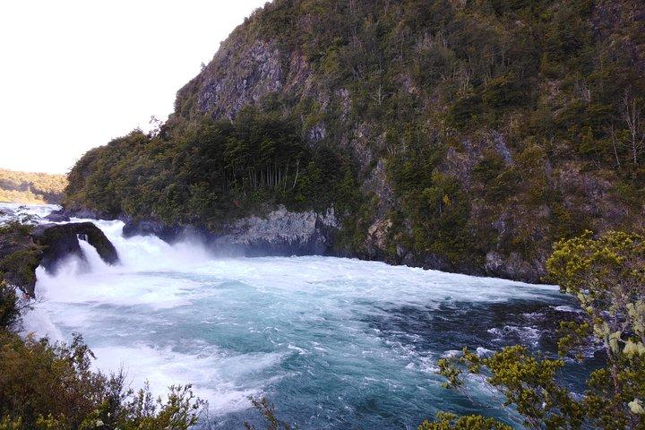 Excursión privada de un día Saltos de Petrohué, Volcán Osorno y Puerto Varas