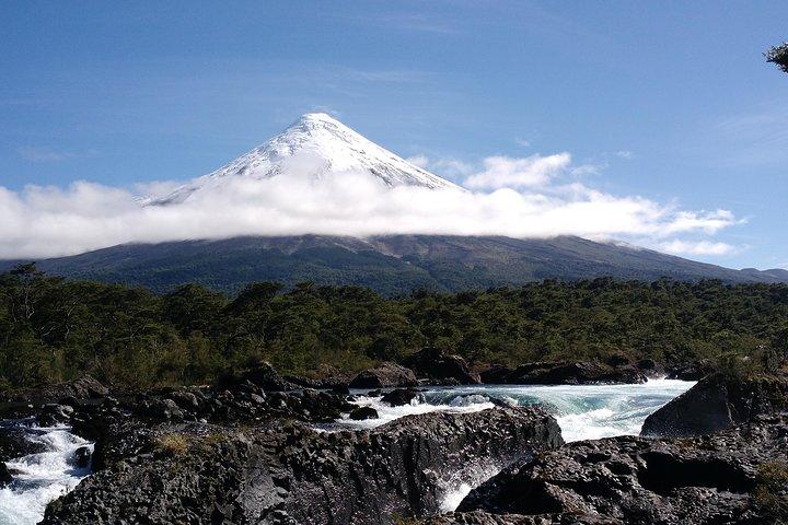 Excursión privada de un día Saltos de Petrohué, Volcán Osorno y Puerto Varas