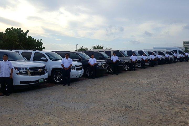 Desde el Aeropuerto de Cancún a la zona hotelera de Cancún (ida y vuelta)