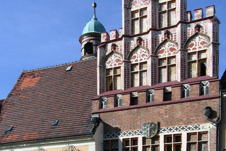 Sroda Slaskaの中世の王室の宝物とLubiazの印象的なシトーの修道院