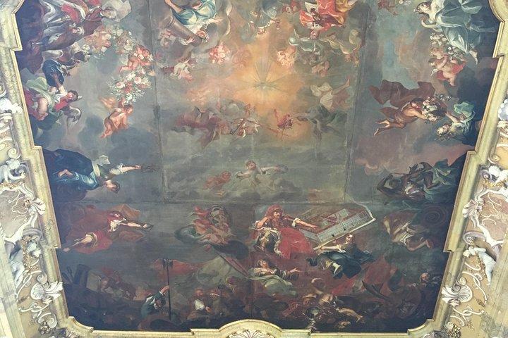 Sroda Slaskaの中世の王室の宝物とLubiazの印象的なシトーの修道院