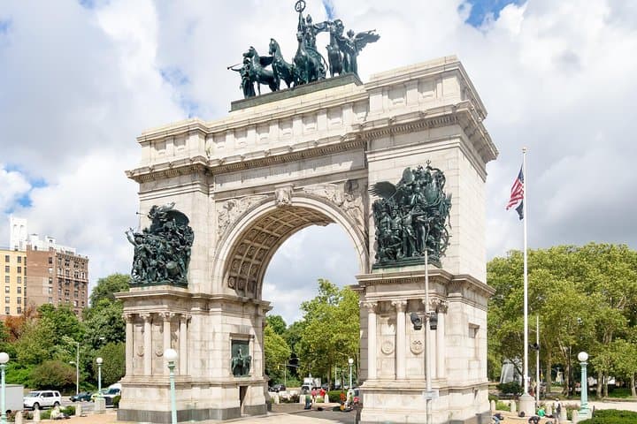 Brooklyn, Queens, and the Bronx Private Tour with a Driver-Guide