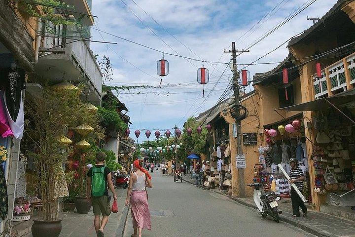 Explore CAM KIM ISLAND & HOI AN WALKING TOUR desde hoteles en DA NANG o HOI AN city