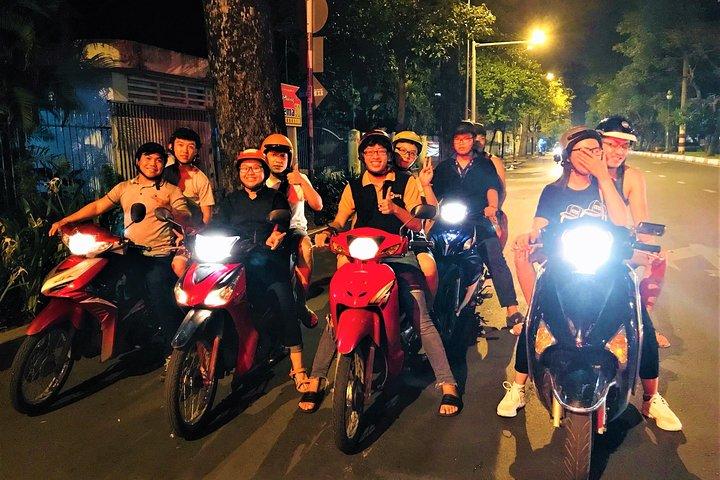 Experiência turística da cidade da meia-noite em motocicleta em HCMC