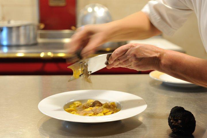 Trüffeljagd und Mittagessen in einem Restaurant