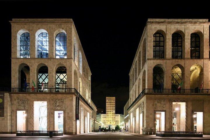 Milan private guided tour by night