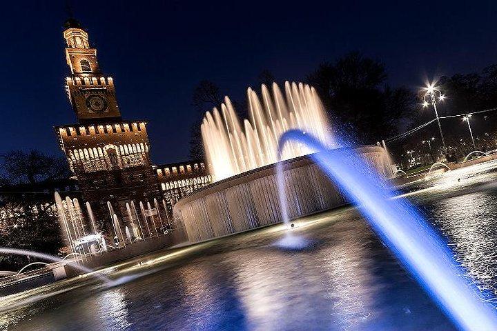 Milan private guided tour by night