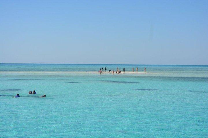 Gita in barca a Ras Mohammed e all'Isola Bianca, incluso pranzo e biglietto d'ingresso