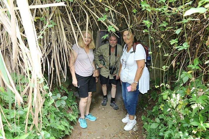 DMZ Tour (Vinh Moc Tunnels e Khe Sanh Combat Base) Tour di un'intera giornata da Hue