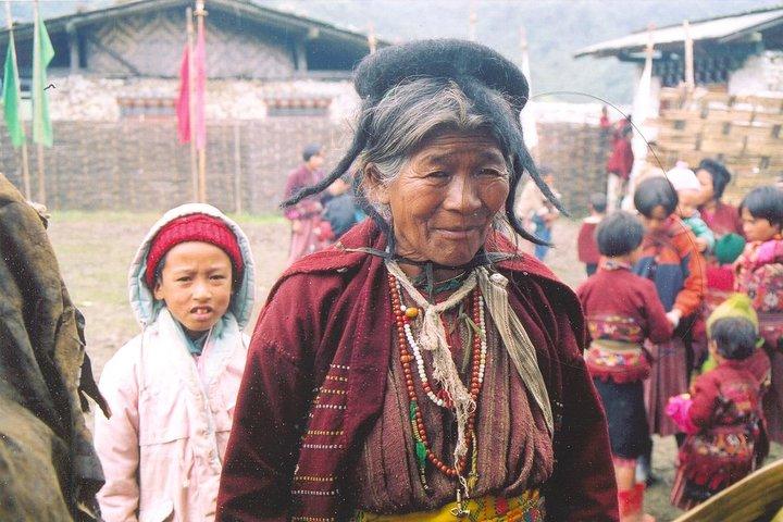 ブータンツアー：パロ、タクツァン修道院、ティンプー