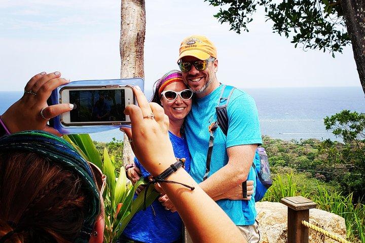 Roatan Monkey and Sloth Tour met chocolade- en rumfabriek