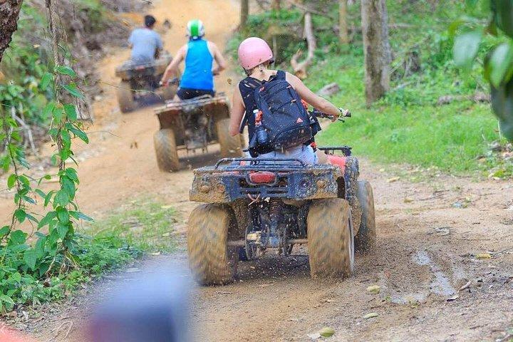 プーケット ATV バイク (スカイライン ジップライン アドベンチャー付き)