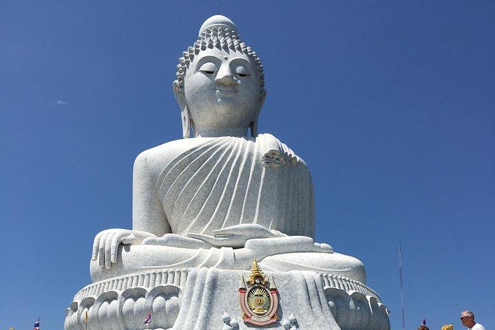 Gran Buda y la destilería Phuket