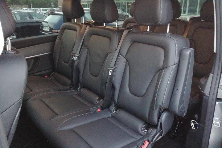 Private transfer Lisbon / Porto with tour included.