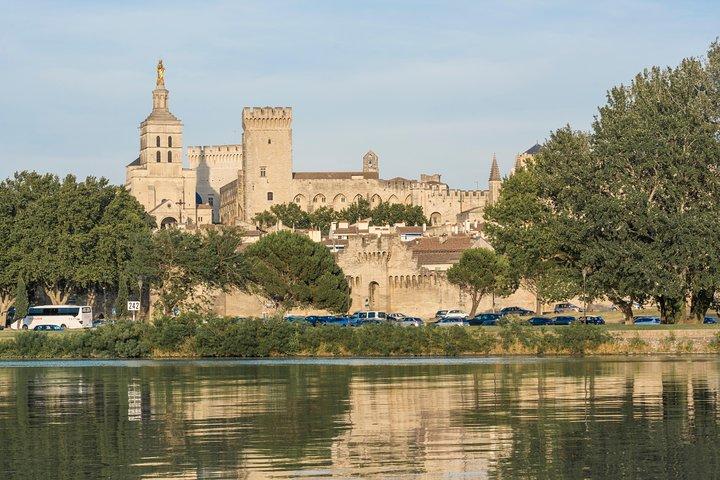 Excursión por la costa de Marsella para grupos pequeños: Avignon y Chateauneuf du Pape Wine Tour