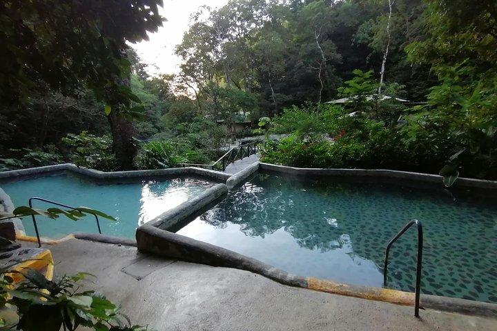Zip line, sorgenti termali, cavalli e altre avventure.