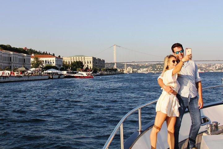 Istanbul Bosporus Sunset Luxe jachtcruise met snacks
