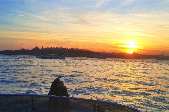 Istanbul Bosporus Sunset Luxe jachtcruise met snacks