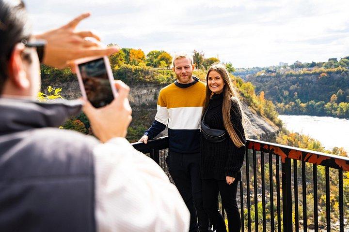 FROM TORONTO : ナイアガラ・オン・ザ・レイク＆ボート・ライド付きナイアガラ日帰りツアー
