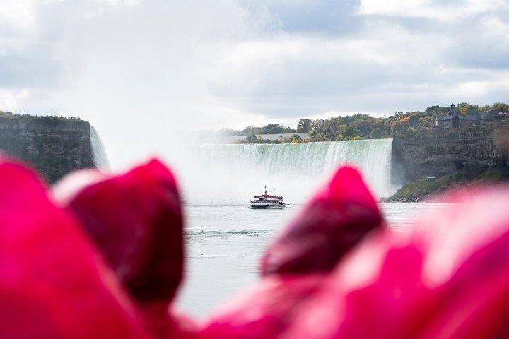FROM TORONTO : ナイアガラ・オン・ザ・レイク＆ボート・ライド付きナイアガラ日帰りツアー