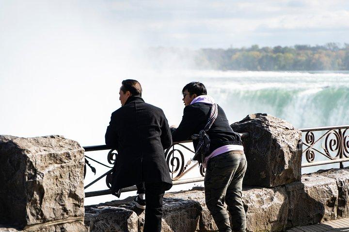 FROM TORONTO : ナイアガラ・オン・ザ・レイク＆ボート・ライド付きナイアガラ日帰りツアー