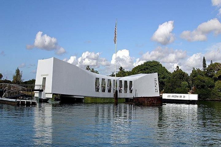 Pearl Harbor e Mini Circle Island con partenza da Maui