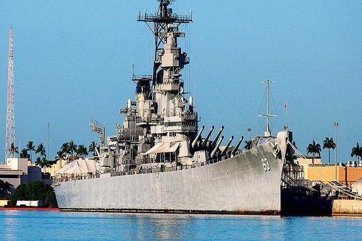 Pearl Harbor e Mini Circle Island con partenza da Maui