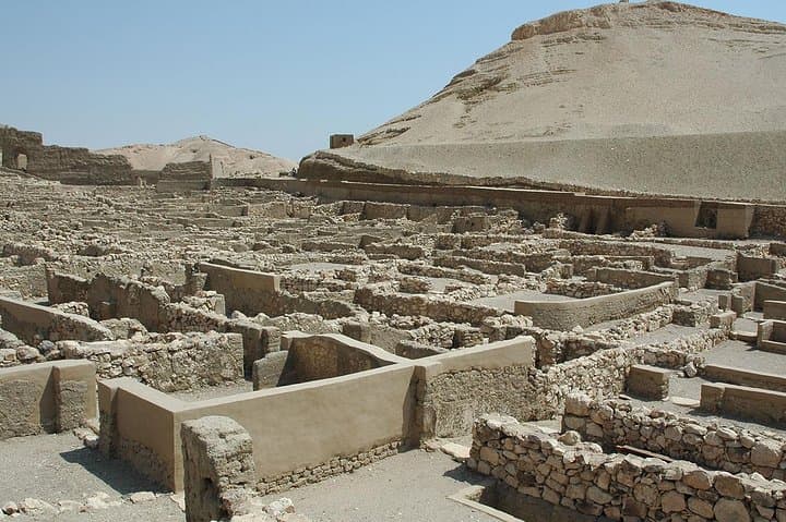 Luxor Tour to valley of the queens & Valley of the Artisans & Tombs of Nobles