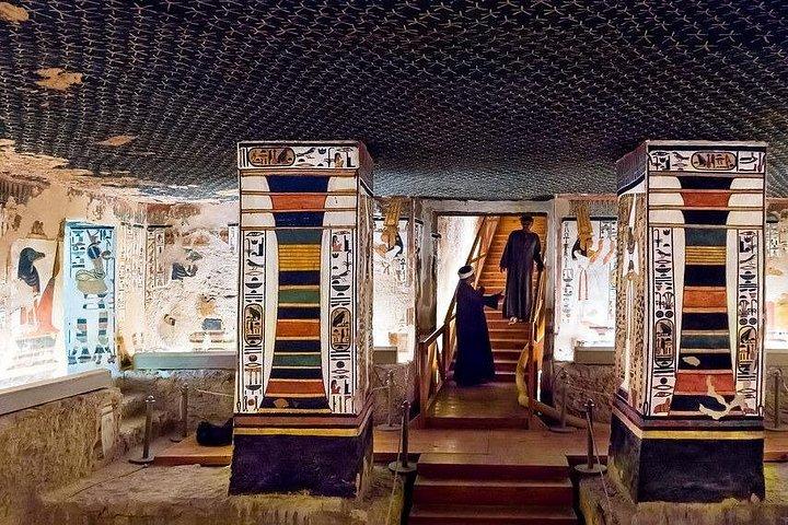 女王の谷、職人の谷、貴族の墓へのルクソールツアー