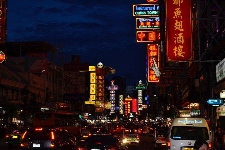バンコクの味：チャイナタウンで夜の料理を楽しむ小グループ ツアー