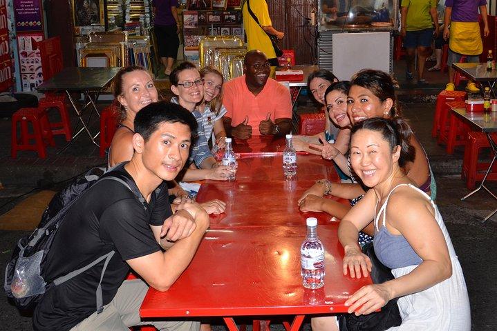 Saveurs de Bangkok : excursion gastronomique en petit groupe dans Chinatown en soirée