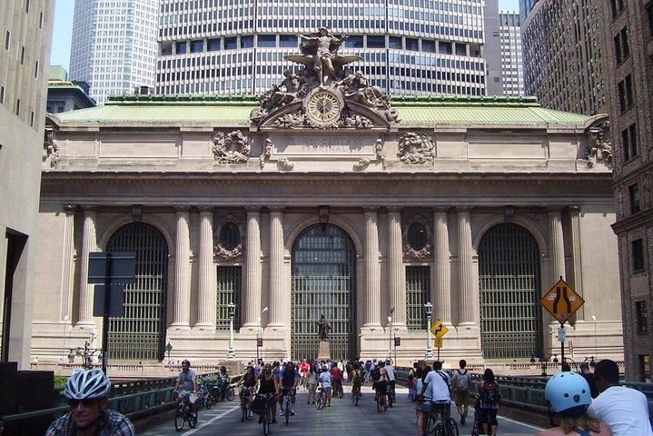 運転手付きガイドと車両を備えたマンハッタンとブルックリンの終日ツアー