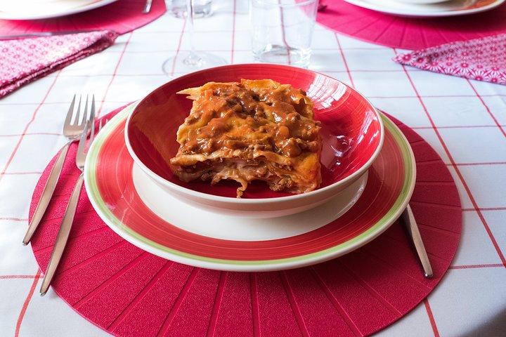 Speiseerlebnis bei einem Einheimischen in Modena mit Showkochen