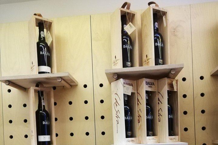 3 vinos de mesa y 5 vinos de Oporto + Tapas