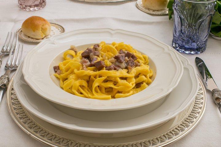 パスタの愛を共有：ラベンナの少人数グループパスタとティラミスクラス