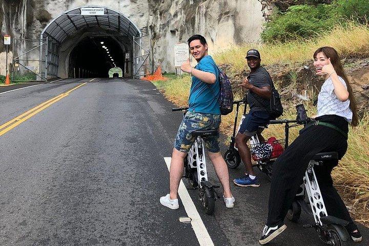 電動自転車とダイヤモンド ヘッドのハイキング ツアー